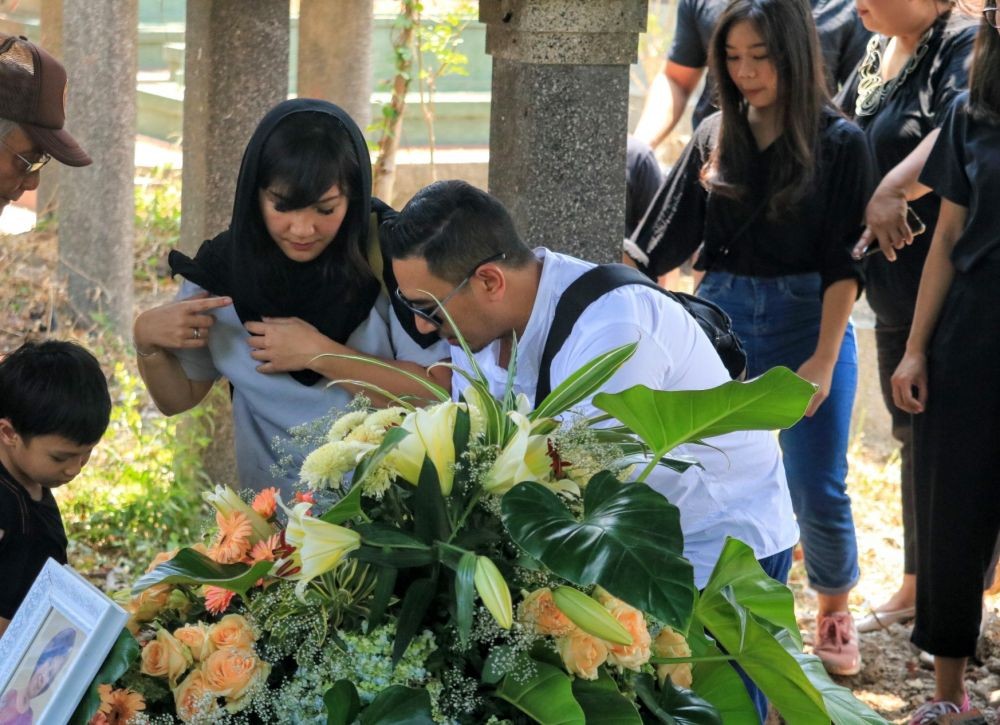 Haru, Begini Suasana Pemakaman Ibunda Rio Febrian di Kota Malang 