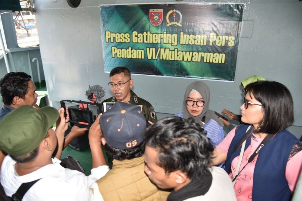 Jurnalis Jajal Kapal Patroli KMC Komando 24 dan Incip Menu TNI