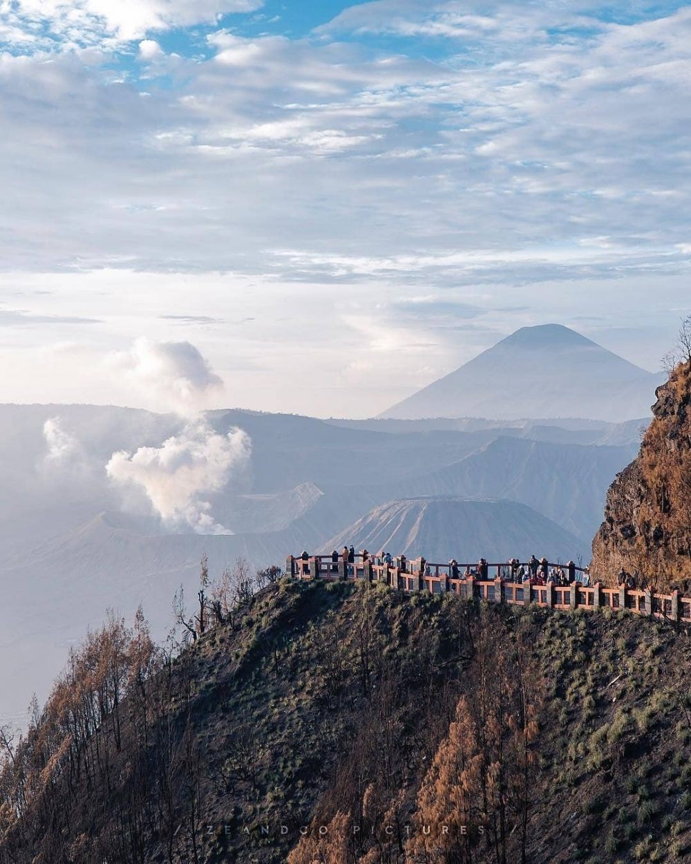 10 Spot Foto Paling Estetik Di Gunung Bromo Yang Gak Boleh Terlewatkan