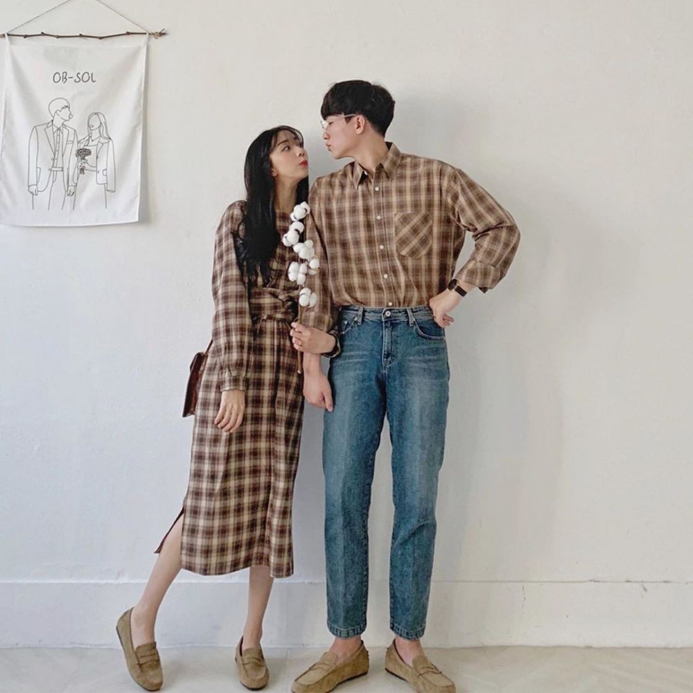 10 Ide Matching Outfit ala Couple Korea, Cocok untuk Nge-date Santai