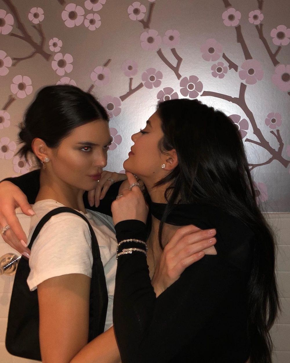 10 Potret Transformasi Kendall Jenner Dan Kylie Jenner