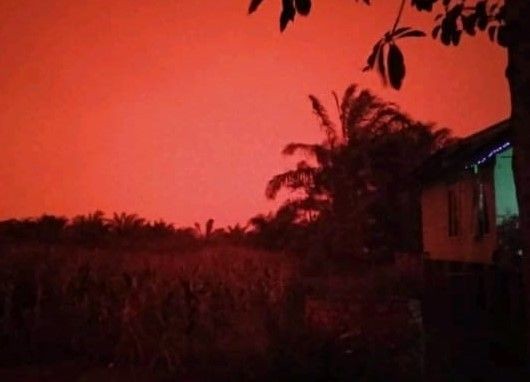Kabut Asap Menebal, Langit Muaro Jambi Memerah & Warga Kesulitan Air 