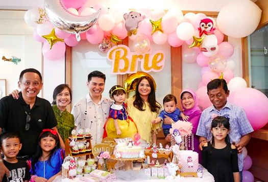 Bertema Snow White, 9 Momen Manis Ultah Brie Putri Acha Septriasa