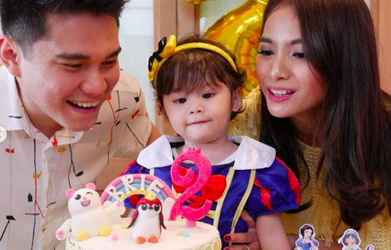 Bertema Snow White, 9 Momen Manis Ultah Brie Putri Acha Septriasa