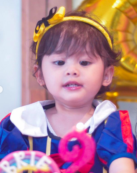 Bertema Snow White, 9 Momen Manis Ultah Brie Putri Acha Septriasa