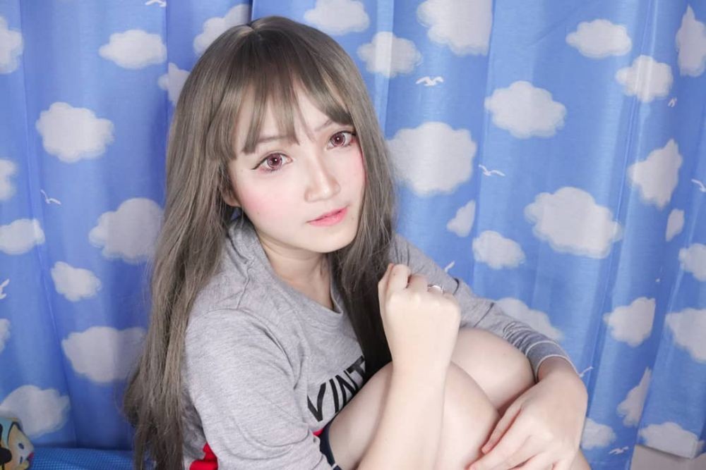 10 Potret Glowing Billa 'Barbie' yang Makin Mirip Idola KPop Nih