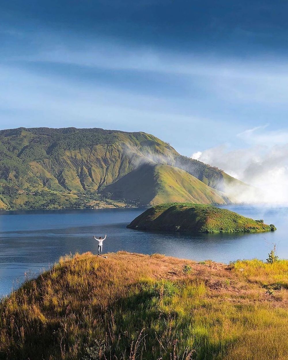 Rekomendasi 10 Pulau Tercantik di Indonesia, Ada Surga Peselancar