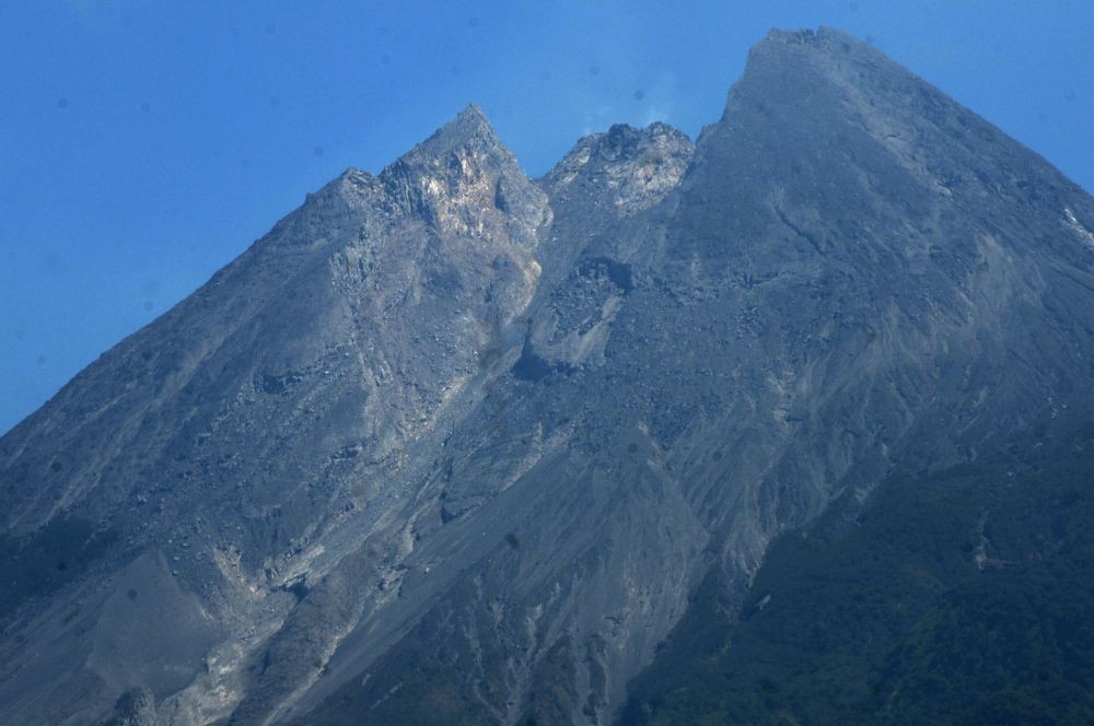 Gunung Merapi Meletus, Hujan Abu Vulkanik Guyur Warga Magelang