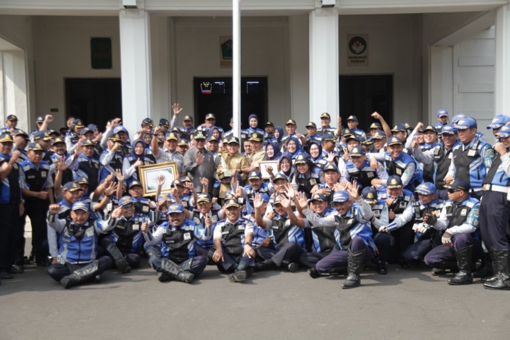Piala Wahana Tata Nugraha dari Dishub Kota Malang Diterima Sutiaji 