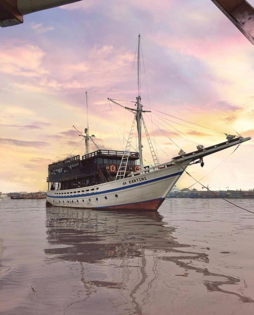 Kapal Pinisi: Sejarah, Fungsi, Jenis, Bagian dan Proses Pembuatannya