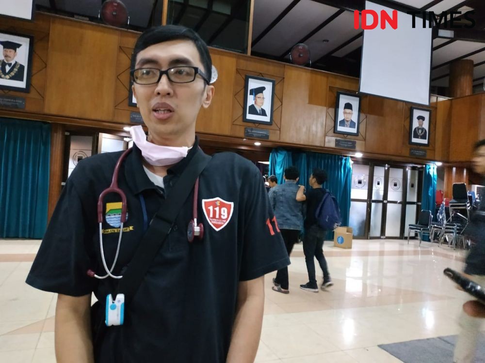 Mahasiswa Bandung Setelah Aksi: Patah Kaki hingga Hiportemia