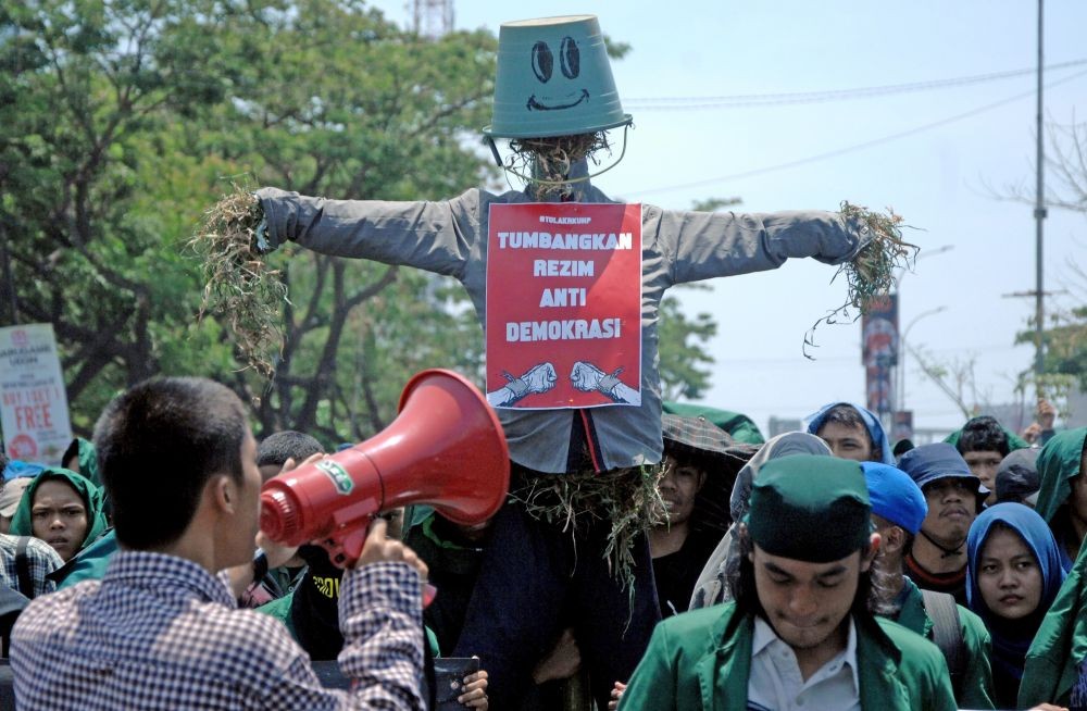 7 Potret Aksi Demo Mahasiswa Makassar Tolak RUU Bermasalah