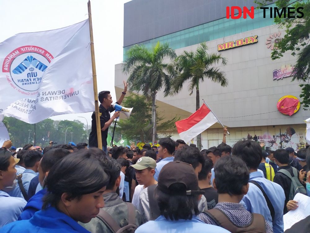 Ricuhnya Aksi Unjuk Rasa Mahasiswa di Palembang Diduga Ada Provokasi