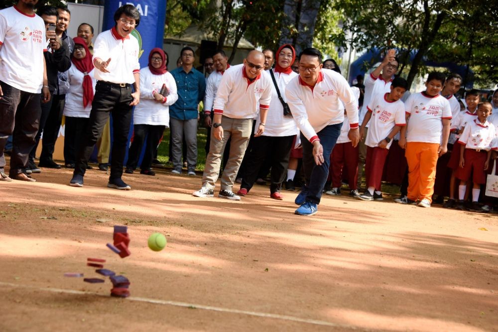 Kurangi Bermain Gadget, Ridwan Kamil Kampanyekan Permainan Tradisional