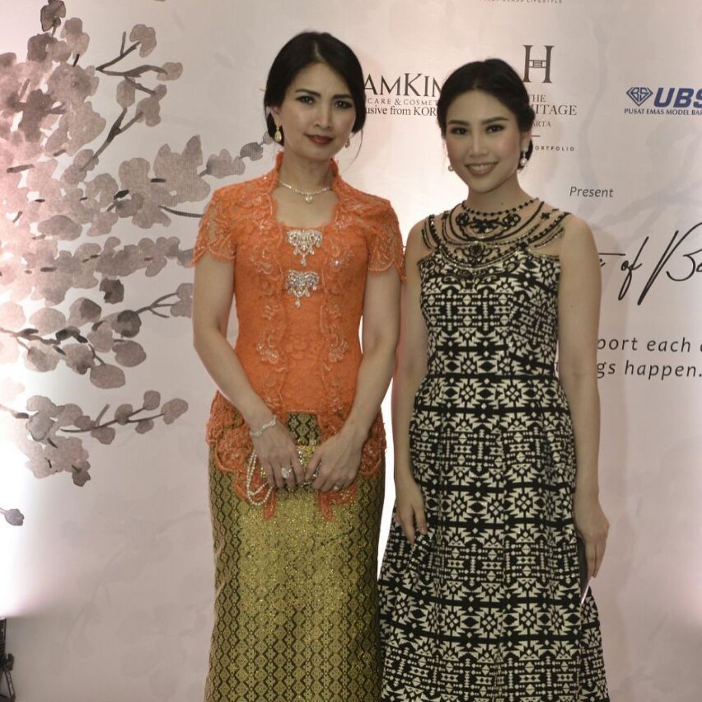 Gemar Berwarna Khas Cerah, 10 Inspirasi Kebaya Liliana Tanoesoedibjo