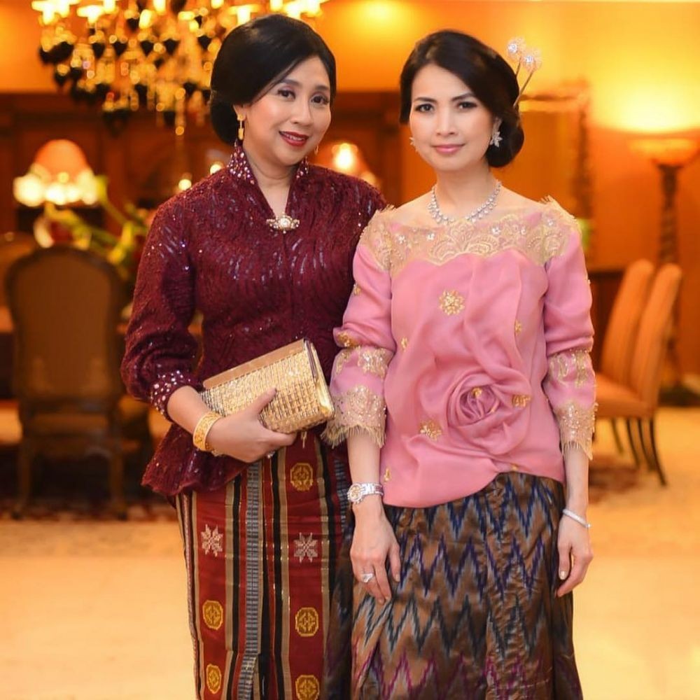 Gemar Berwarna Khas Cerah, 10 Inspirasi Kebaya Liliana Tanoesoedibjo
