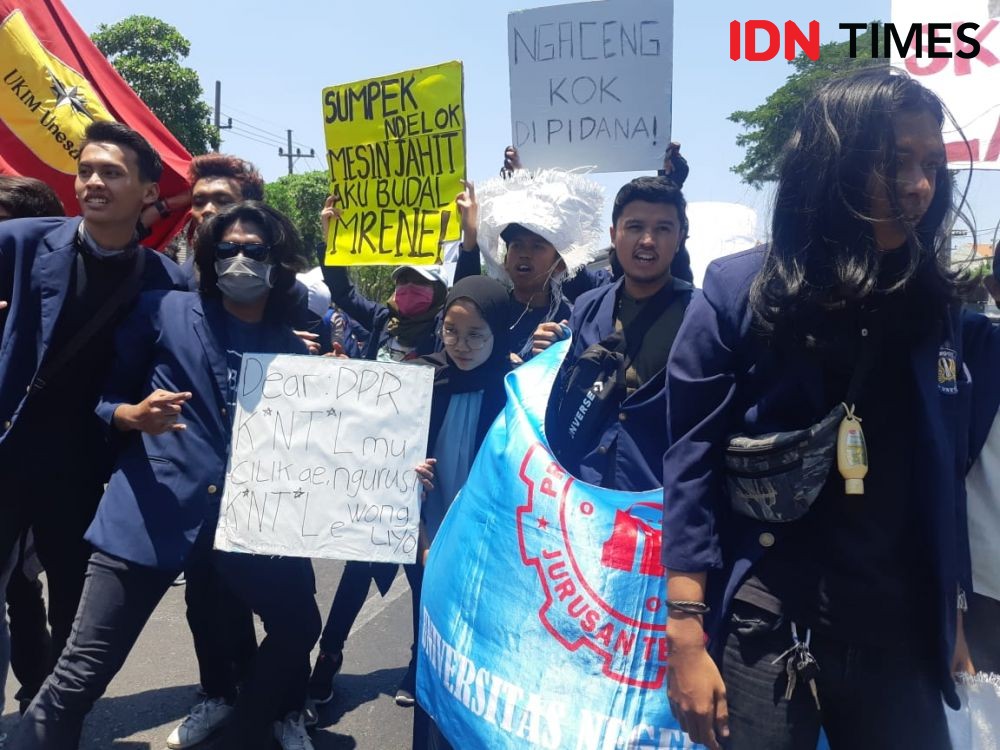 Dukungan Para Dosen kepada Mahasiswa yang Ikut Surabaya Menggugat