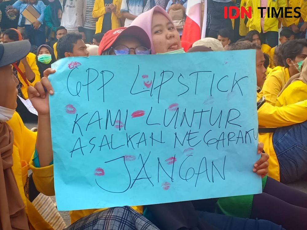 Biar Lipstik Kami Luntur, Negara Jangan, 8 Poster Unik Demo Siantar
