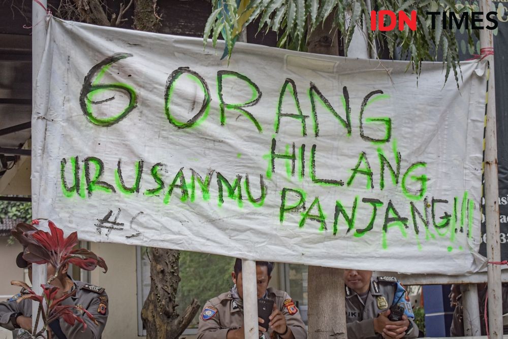 6 Mahasiswa Ditangkap saat Demo, Ribuan Massa Kepung DPRD Kota Cimahi