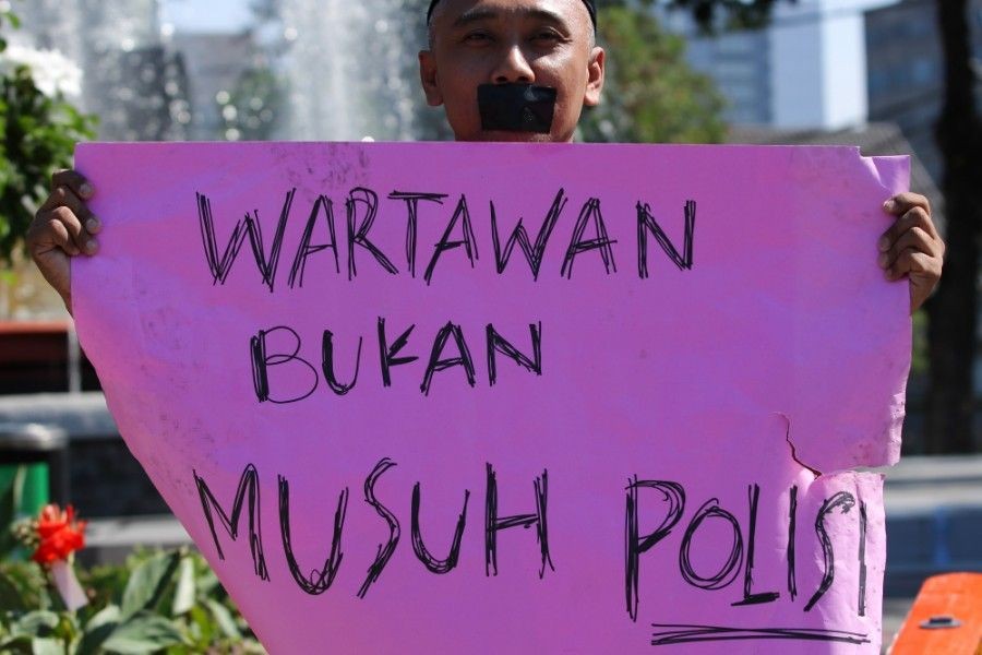 Potret Massa Salat di Jalan Makassar Hingga Aksi Solidaritas Jurnalis