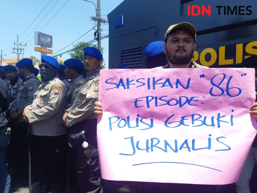 [FOTO] Jurnalis Ikut Sampaikan Aspirasi pada Aksi Surabaya Menggugat
