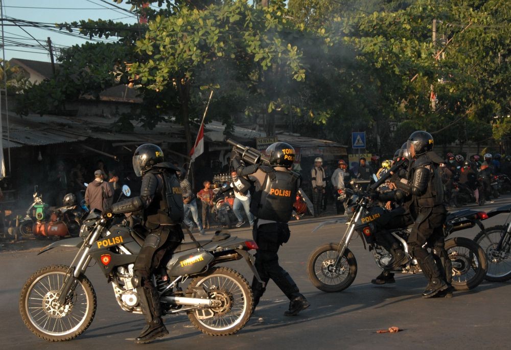 Polisi Temukan 15 Molotov Siap Bakar Usai Demo Ricuh di Depan Unhas
