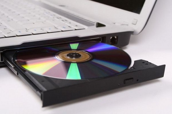 Ini Alasan Laptop Keluaran Terbaru Tak Memiliki DVD Drive