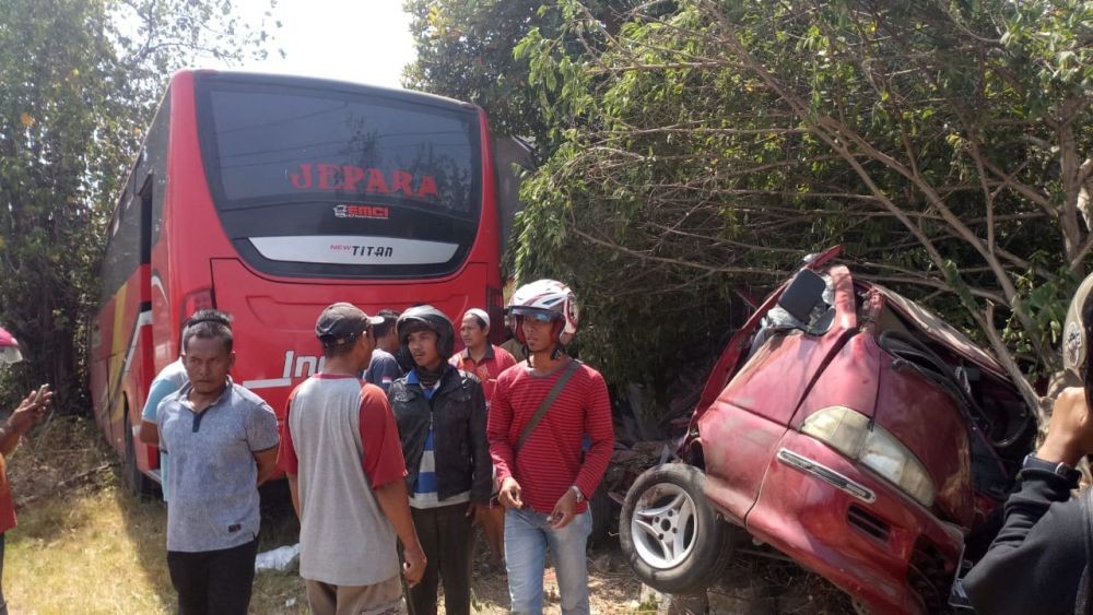 Kecelakaan Karambol di Jalur Pantura, Bus Tabrak Dua Mobil