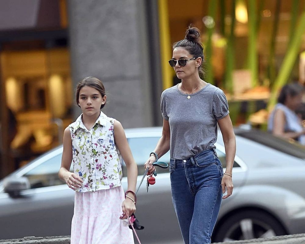 10 Potret Anak Bungsu Tom Cruise, Suri Cruise yang Makin Memesona