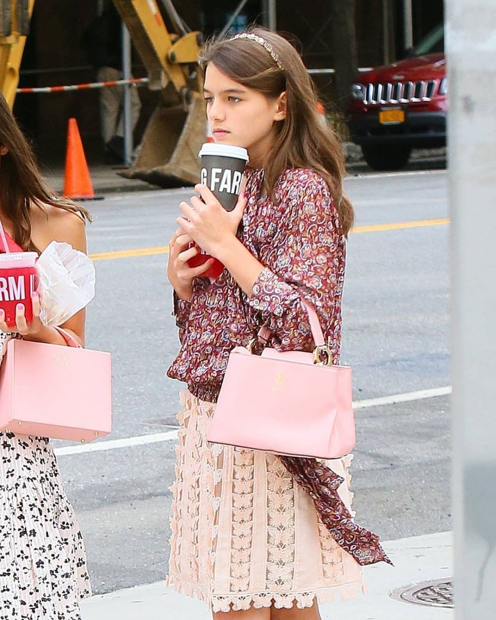 10 Potret Anak Bungsu Tom Cruise, Suri Cruise yang Makin Memesona
