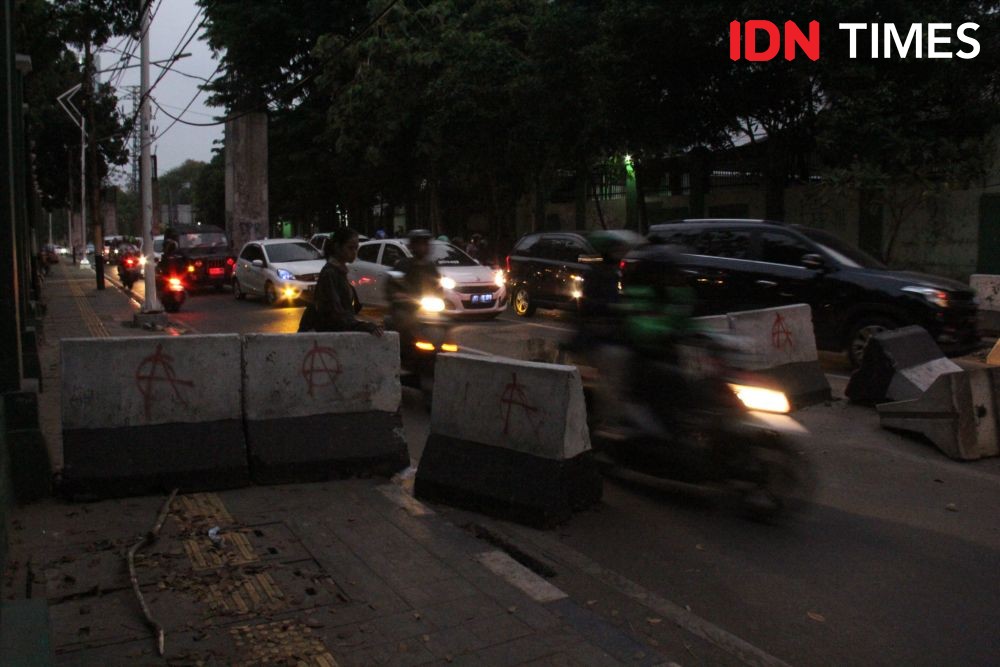 Hingga Akhir Pekan, Jalan Depan Gedung DPR Masih Ditutup