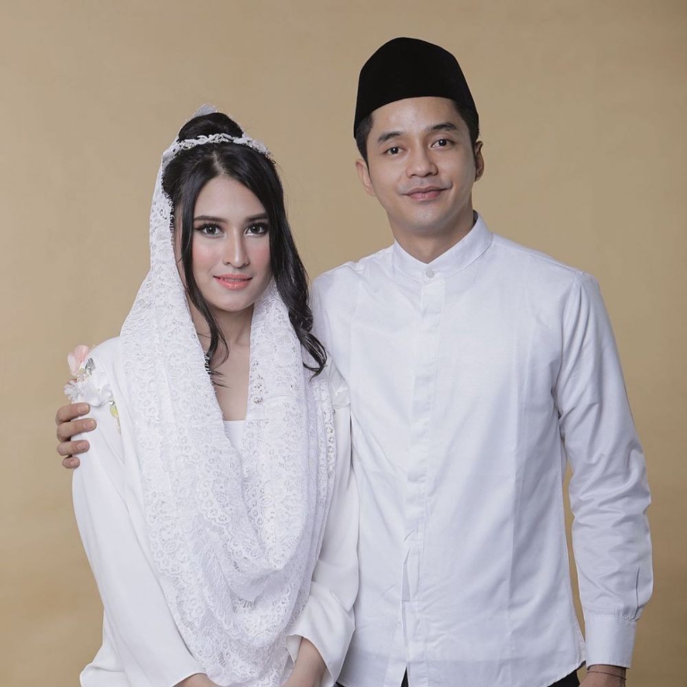 Optimistis Dapat Restu Menikah! 10 Momen Mesra Adly Fairuz & Angbeen