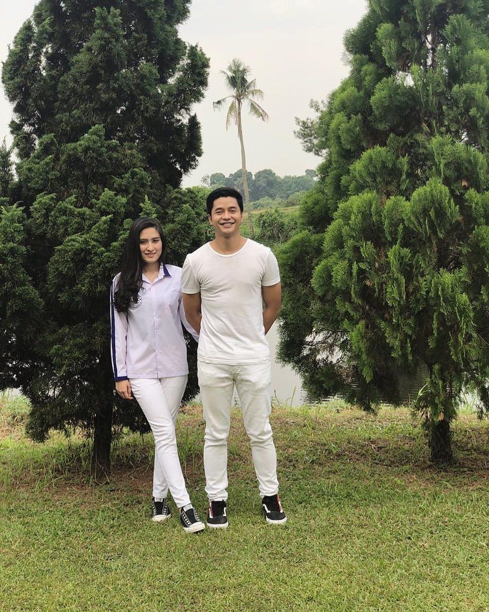 Optimistis Dapat Restu Menikah! 10 Momen Mesra Adly Fairuz & Angbeen