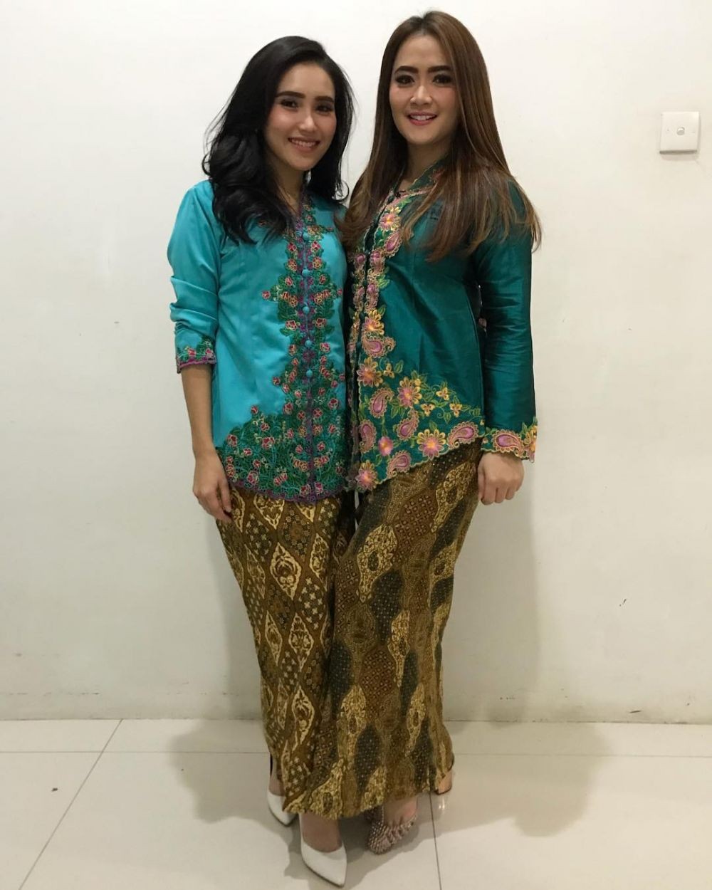 Pas Buat Penyuka Kebaya Simpel! Yuk Intip Style ala Ayu Ting Ting