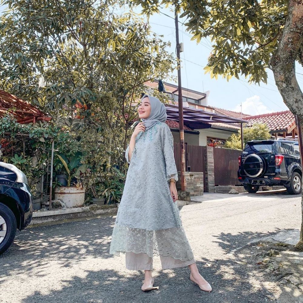 Inspirasi Kebaya Hijab Putri Melati, Cocok buat yang Bertubuh Mungil!