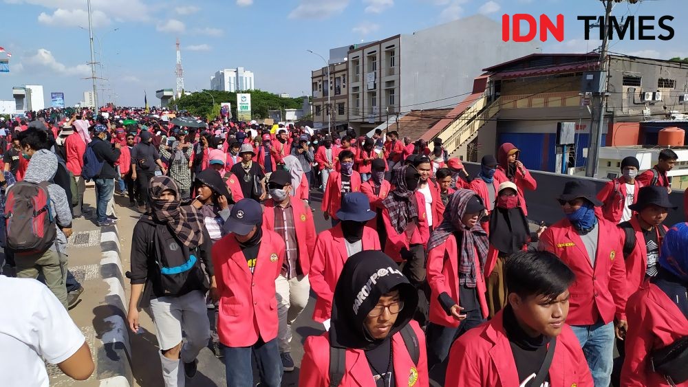 Ribuan Mahasiswa Unhas 'Long March' ke DPRD Sulsel