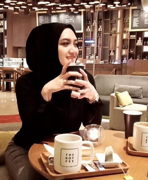 10 Potret Memikat Janda Sahrul Gunawan, Indriani Hadi Tambah Awet Muda