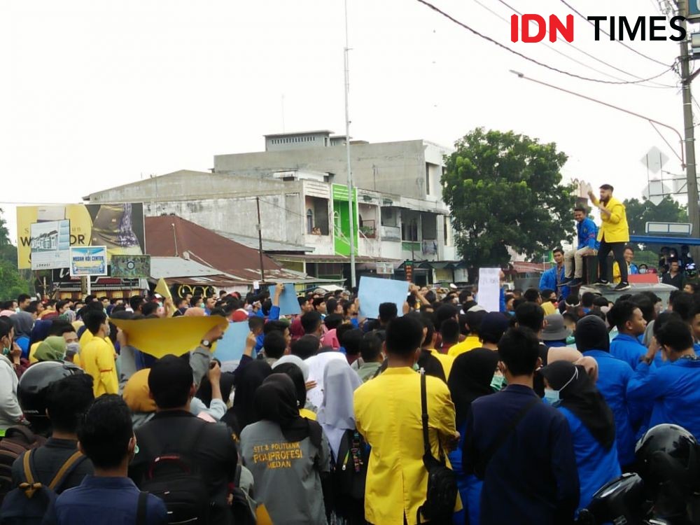 Demo Tolak RKUHP dan UU KPK, Mahasiswa Binjai Soraki Anggota Dewan