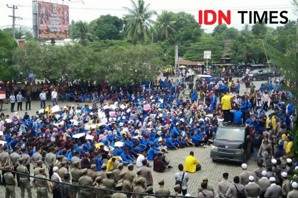 Demo Tolak RKUHP dan UU KPK, Mahasiswa Binjai Soraki Anggota Dewan