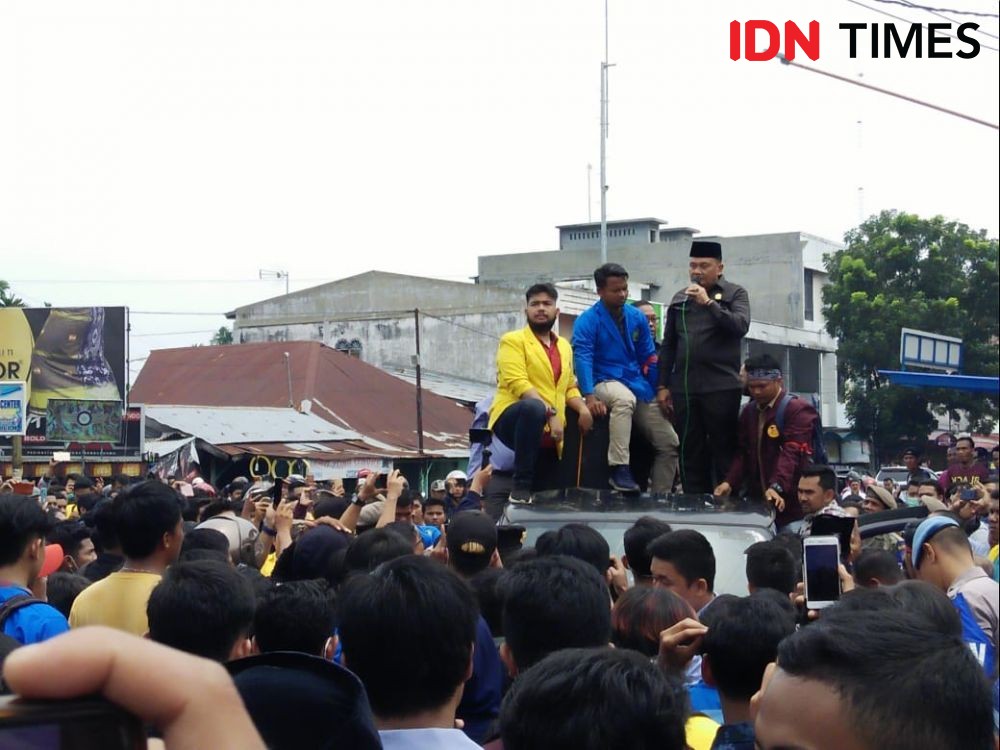 Demo Tolak RKUHP dan UU KPK, Mahasiswa Binjai Soraki Anggota Dewan