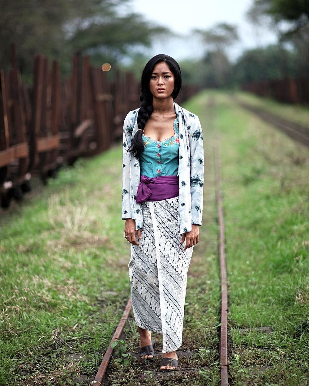 Pakai Kebaya hingga Batik, 10 Potret Memesona Prisia Nasution