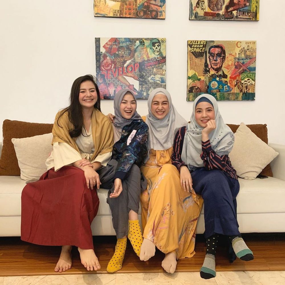 10 Potret The Berempat Aja, Geng Artis Mama Muda yang Jadi YouTuber