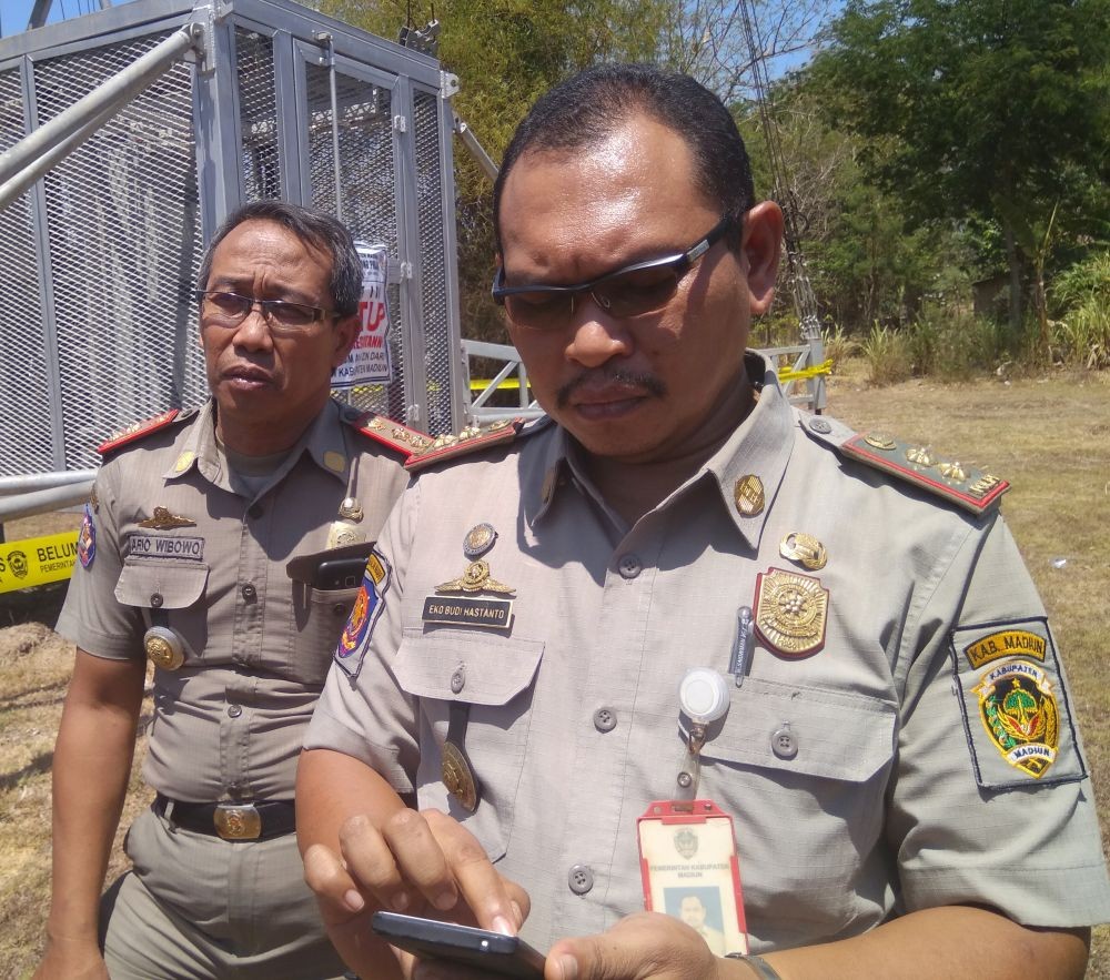 Dua Menara Seluler Ilegal Disegel Oleh Satpol PP Kabupaten Madiun 