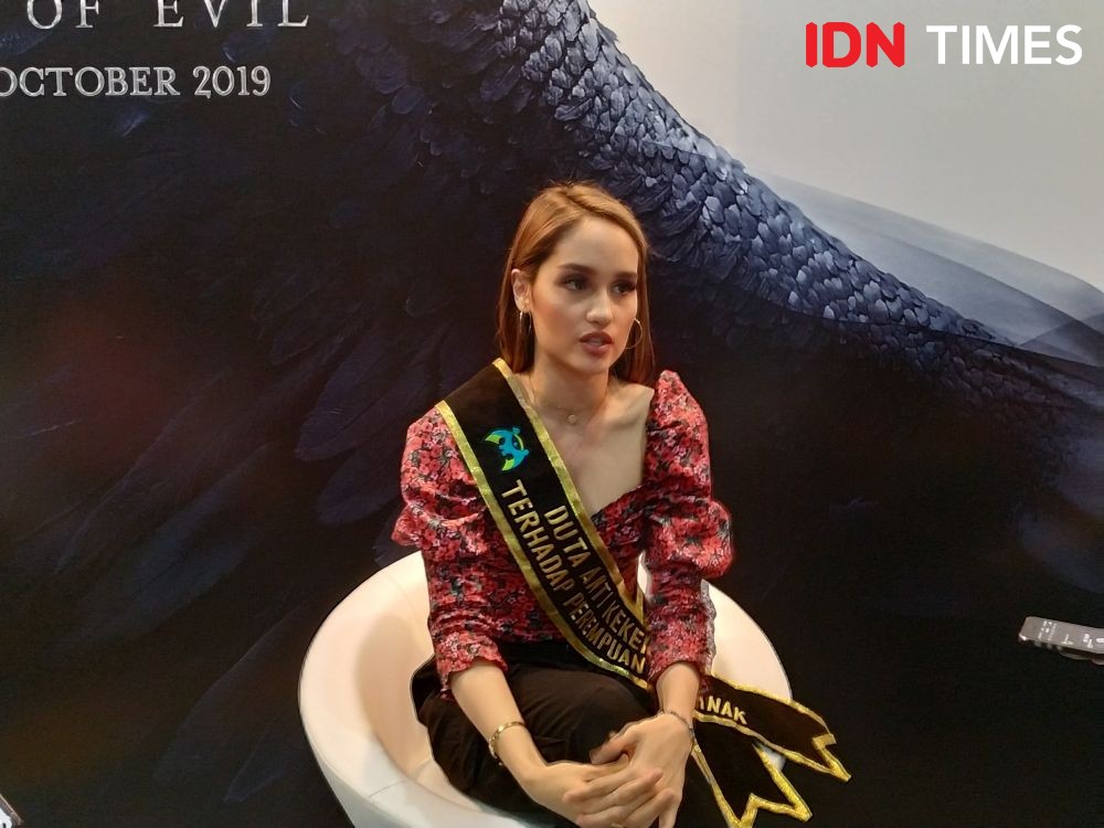 Interaksi dengan Cast Maleficent, 5 Fakta Cinta Laura dan Ambisinya