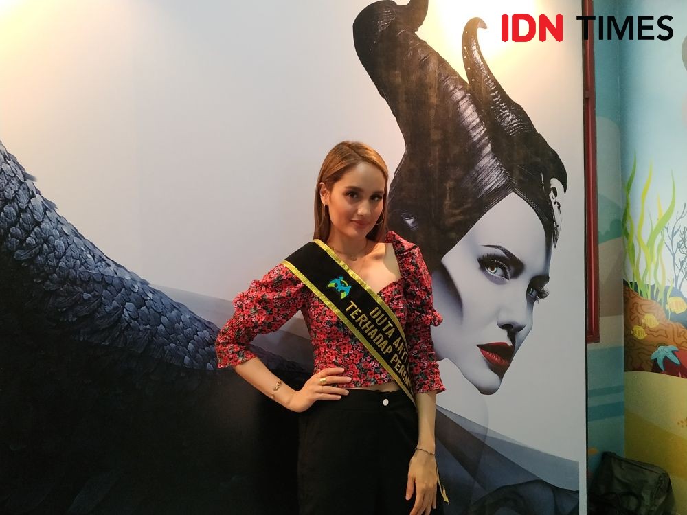 Interaksi dengan Cast Maleficent, 5 Fakta Cinta Laura dan Ambisinya