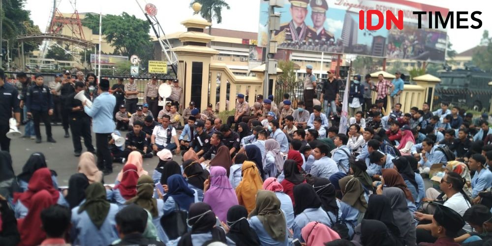 Mahasiswa UIN Raden Fatah Palembang Beri Kartu Kuning untuk Polri