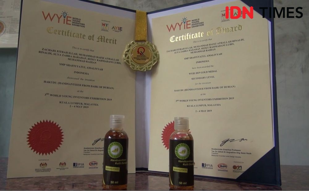 Kreatif! Siswa SMP Ubah Kulit Durian Jadi Hand Sanitizer 