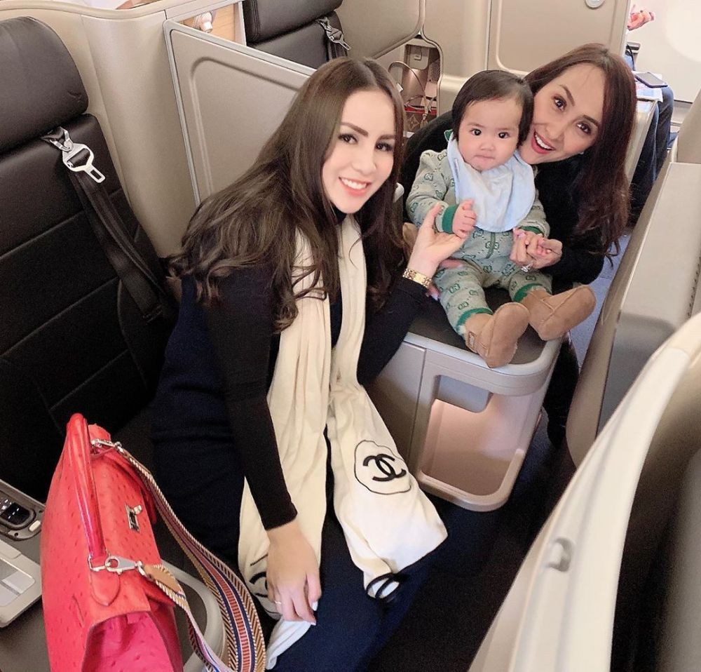 10 Foto Momo Geisha & Mama Mertua. Senyumnya Mirip lho!