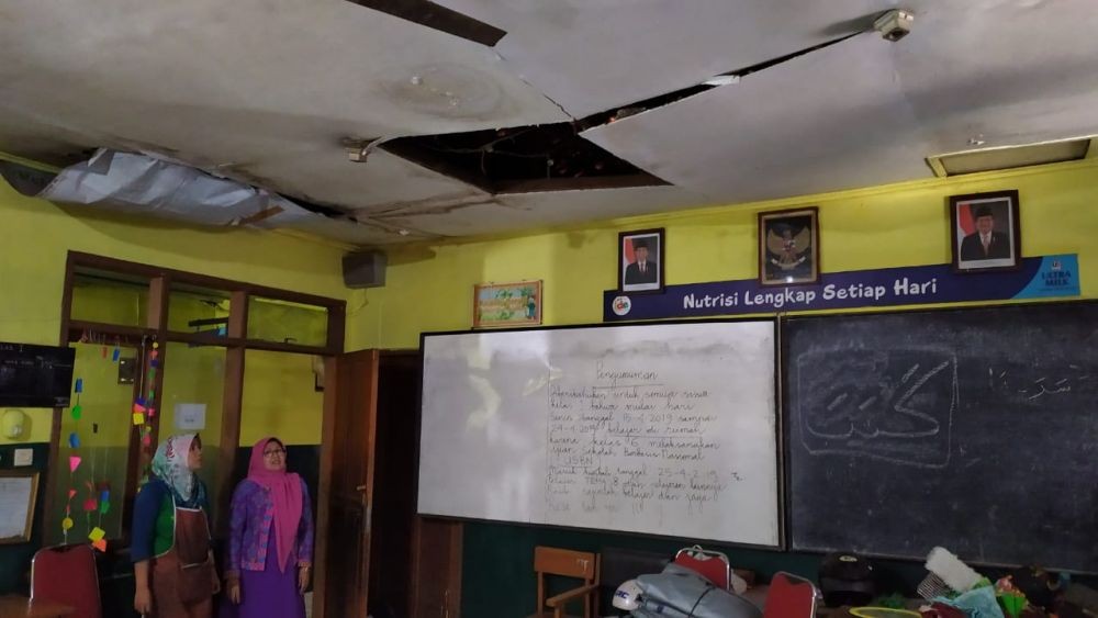 Menengok Sekolah Tua Rusak di Tengah Kota Bandung