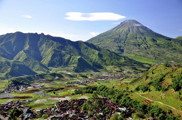 10 Lembah Terindah di Indonesia yang Bikin Kamu Enggan Pulang